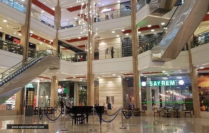 محوطه مرکزی مرکز خرید داریوش کیش